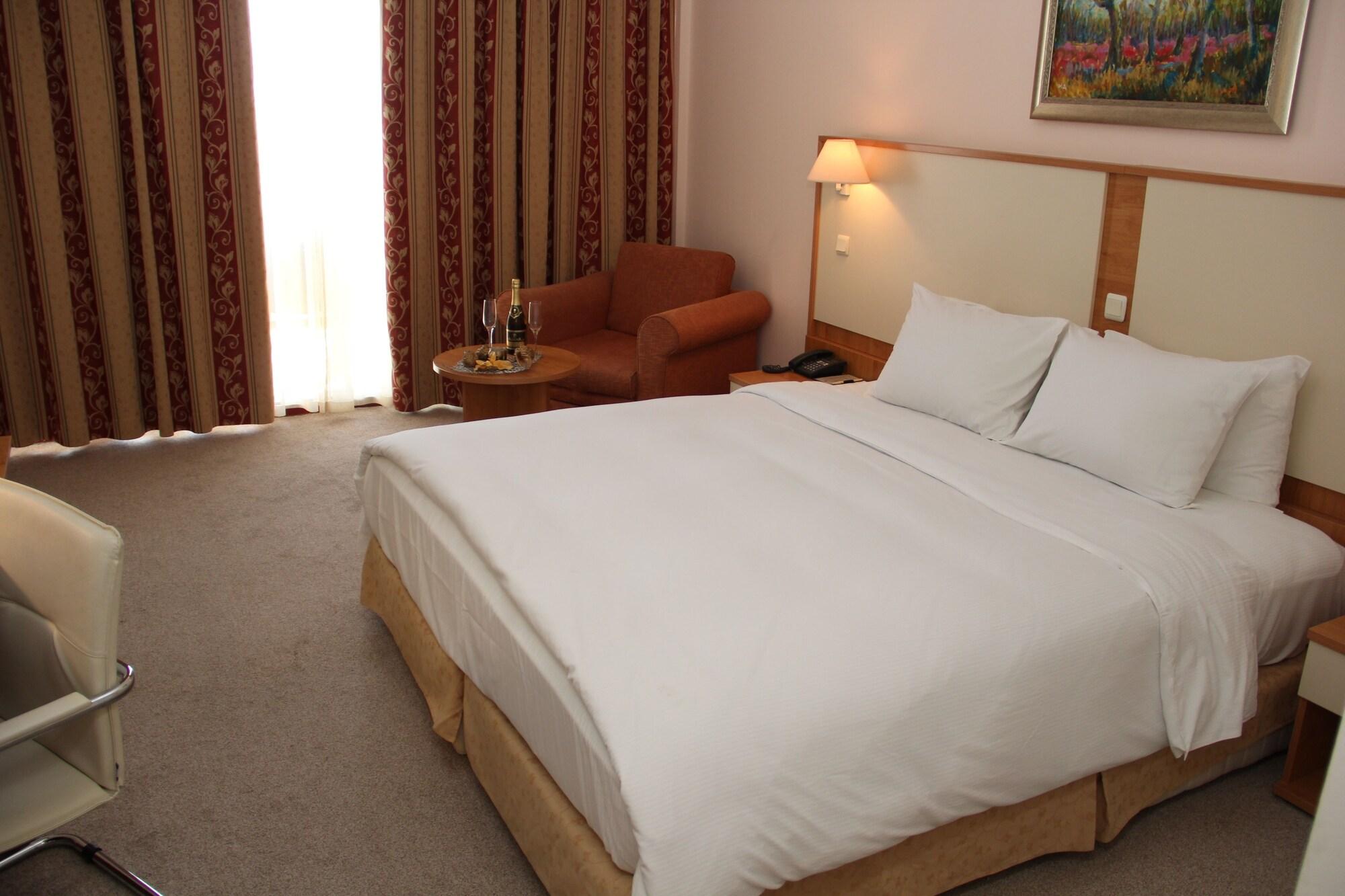 Apollo - Ultra , Pools & Free Beach, Individual Ac In Every 4*