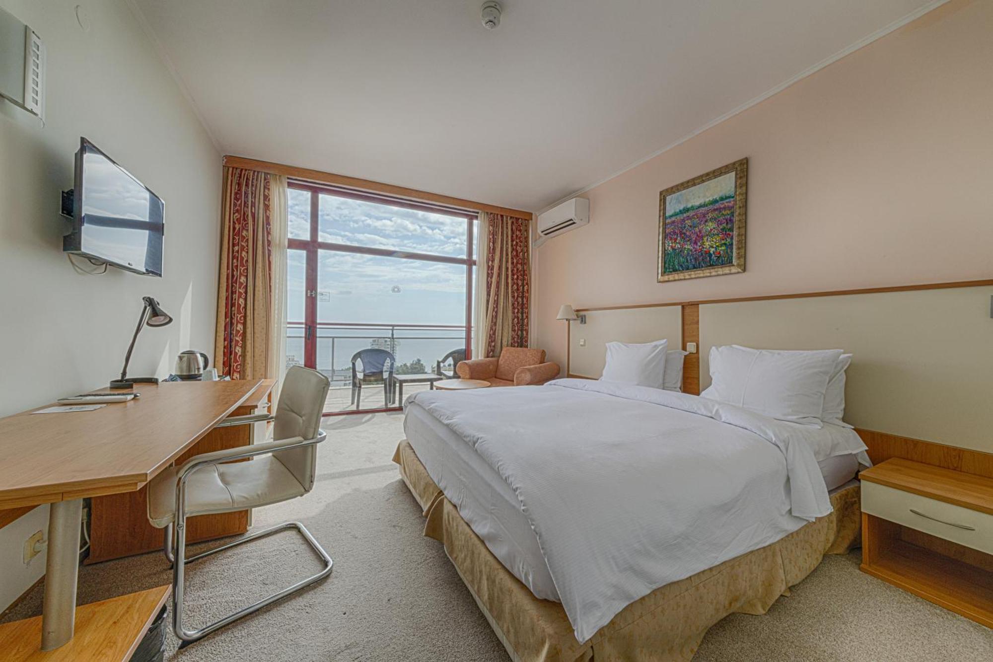 Apollo - Ultra , Pools & Free Beach, Individual Ac In Every Hotel