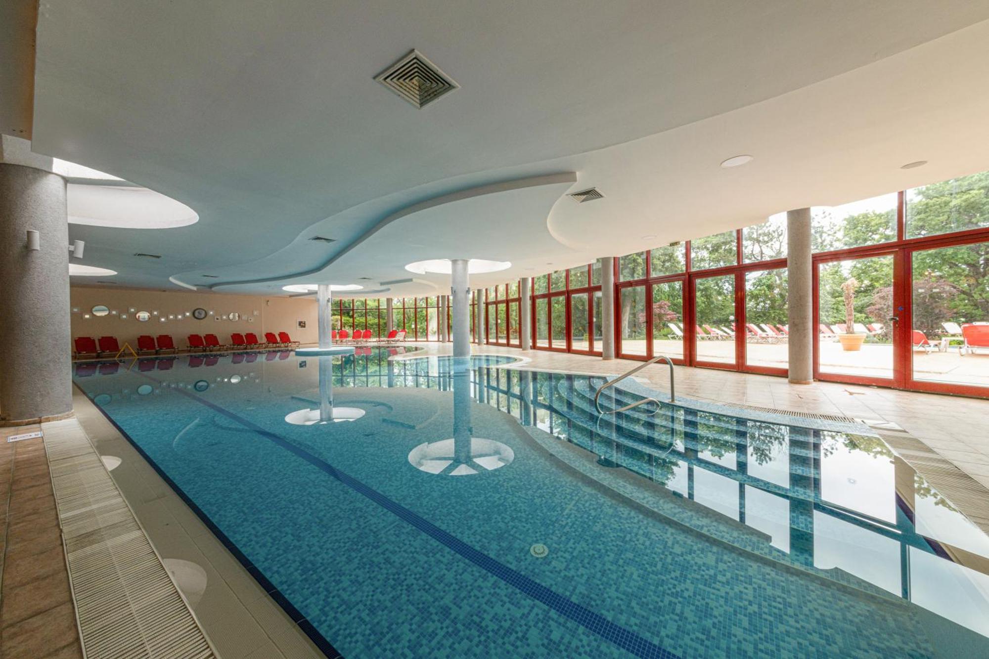 Apollo - Ultra , Pools & Free Beach, Individual Ac In Every