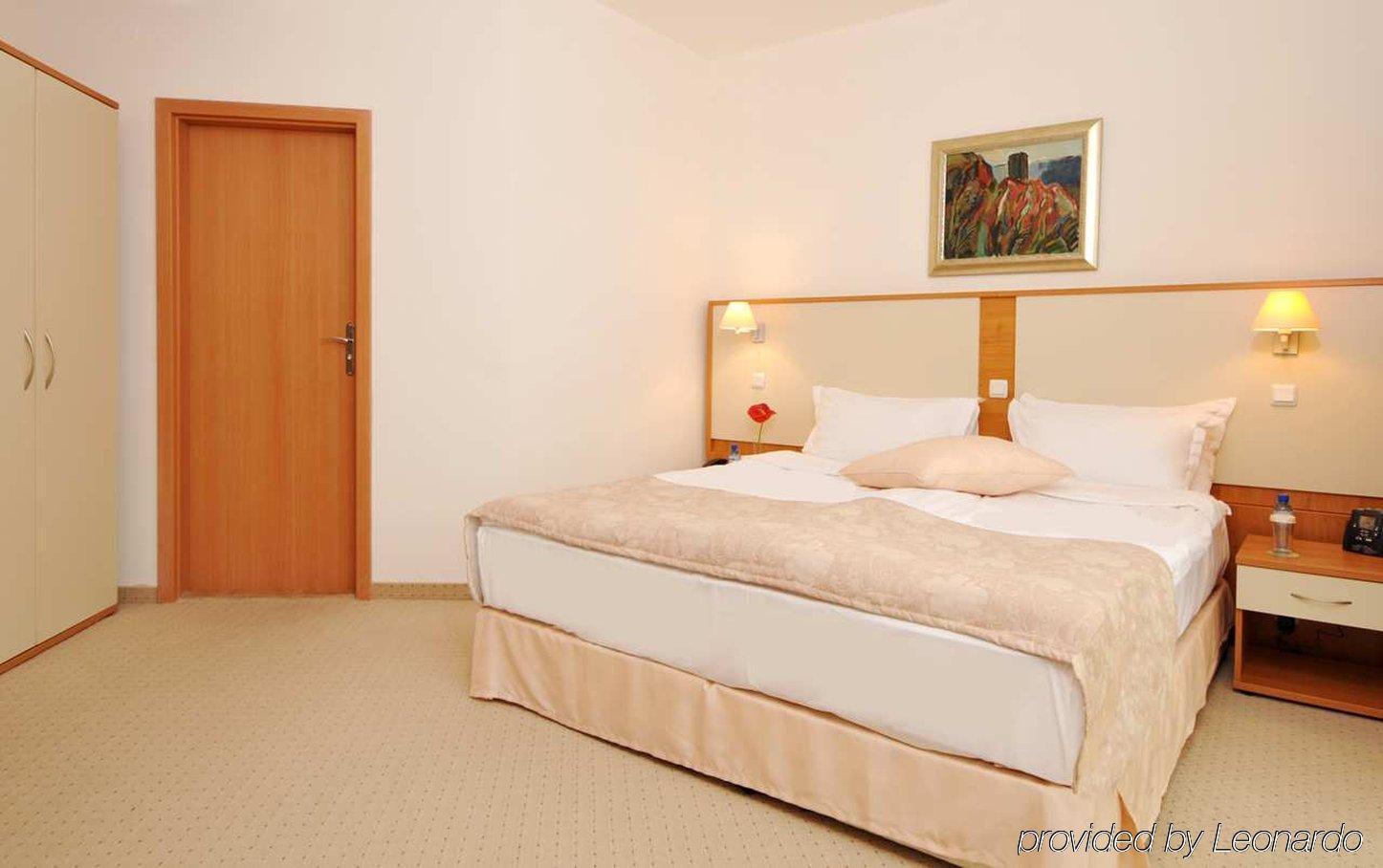 Apollo - Ultra , Pools & Free Beach, Individual Ac In Every 4*