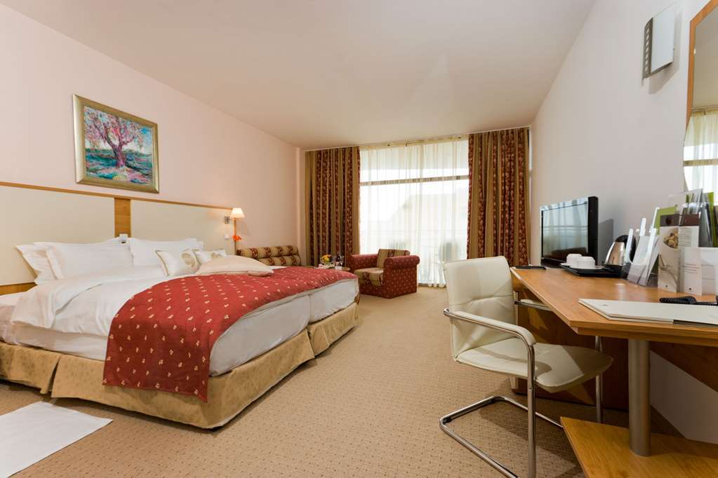 Apollo - Ultra , Pools & Free Beach, Individual Ac In Every 4*