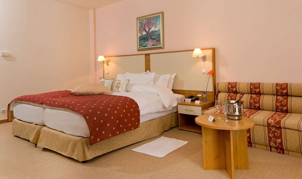 Apollo - Ultra , Pools & Free Beach, Individual Ac In Every 4*
