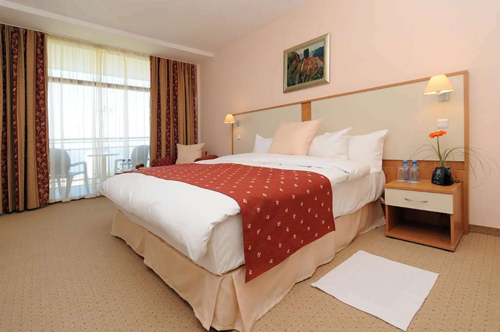 Apollo - Ultra , Pools & Free Beach, Individual Ac In Every
