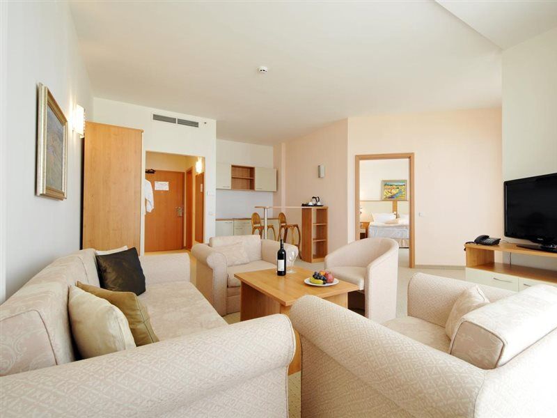 Apollo - Ultra , Pools & Free Beach, Individual Ac In Every 4*